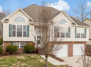 7587 Pfizer Dr, Ooltewah, TN 37363