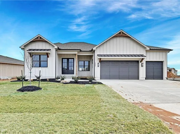7230 Richards Dr, Shawnee, KS 66216