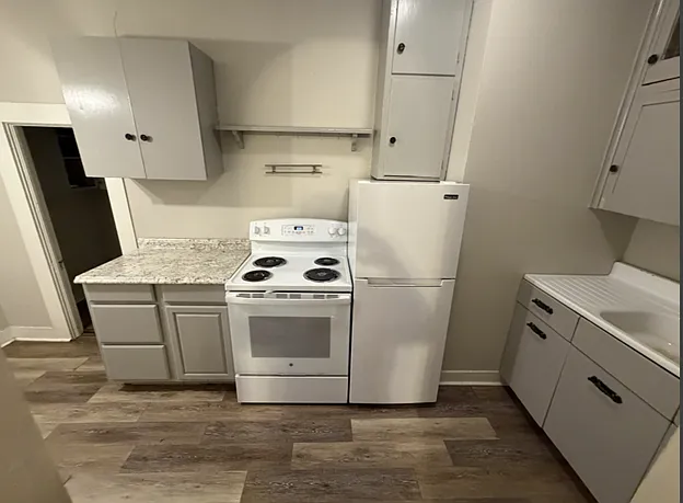 222 W College St #B — Photo 5