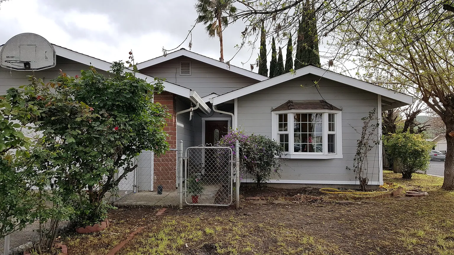 2 Arlington Dr photo 1