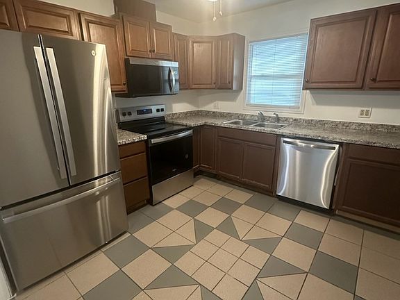 3rd image of 2818 College Park Dr