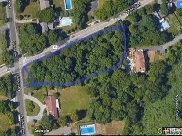 S Gillette Avenue, Bayport, NY 11705