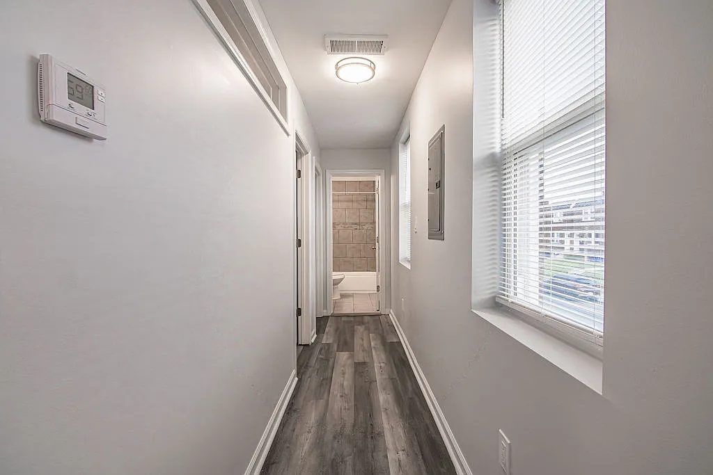 2 bed, 900 sqft, $1,350 — Photo 4