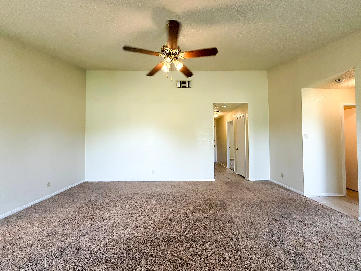 3 bed, 1014 sqft, $1,295 — Photo 3