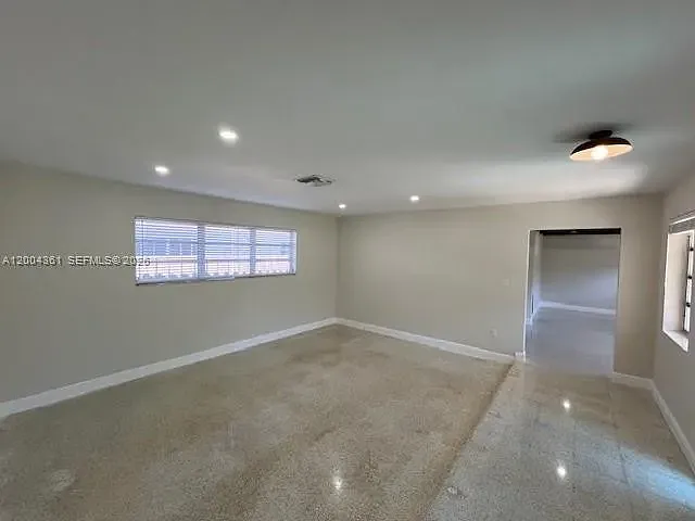 2500 SW 58th Ave — Photo 5