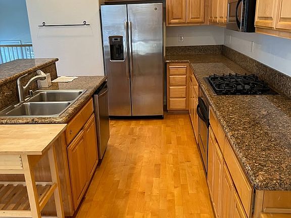 3rd image of 11 Royal Oak Ct