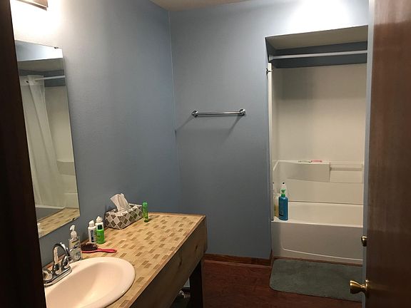 5th image of 40 Wood Cove Cir