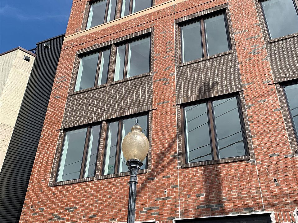 1st image of 68 Putnam St #401