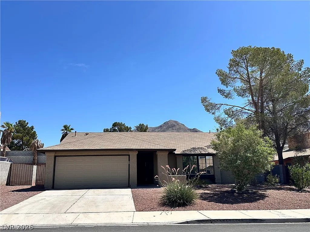 3 bed, 2.0 bath, 1600 sqft, $1,995 — Photo 2