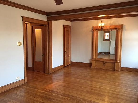3rd image of 1313 W Cornelia Ave