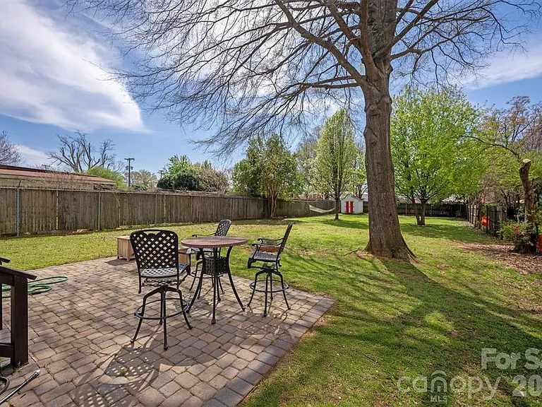 307 E Peterson Dr — Photo 13