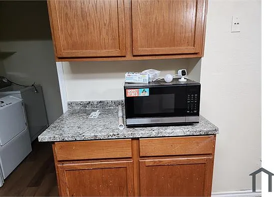 4 bed, 2811 sqft, $3,200 — Photo 2