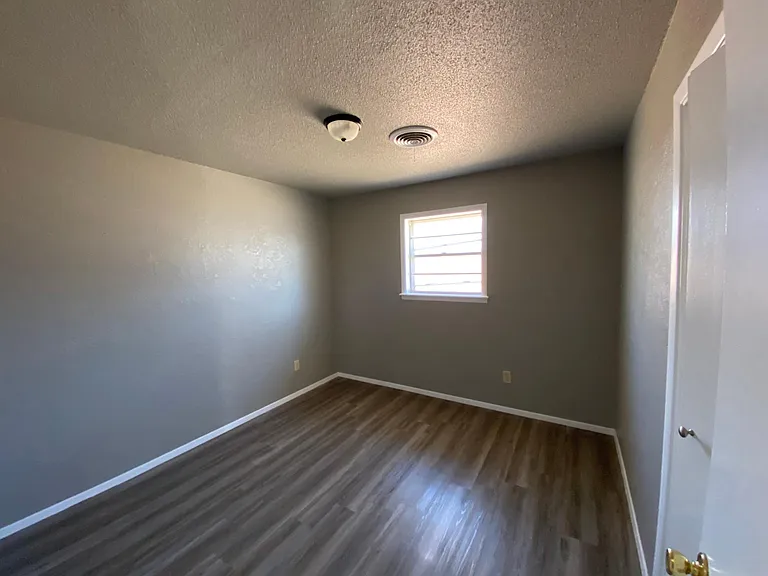 5206 Floyd Ave — Photo 9