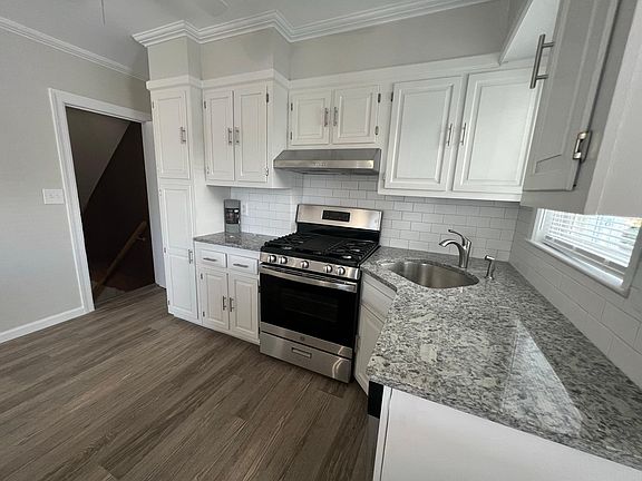 2nd image of 4 Pearl Ave #2