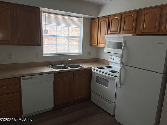 3rd image of 5201 Atlantic Blvd Unit 215