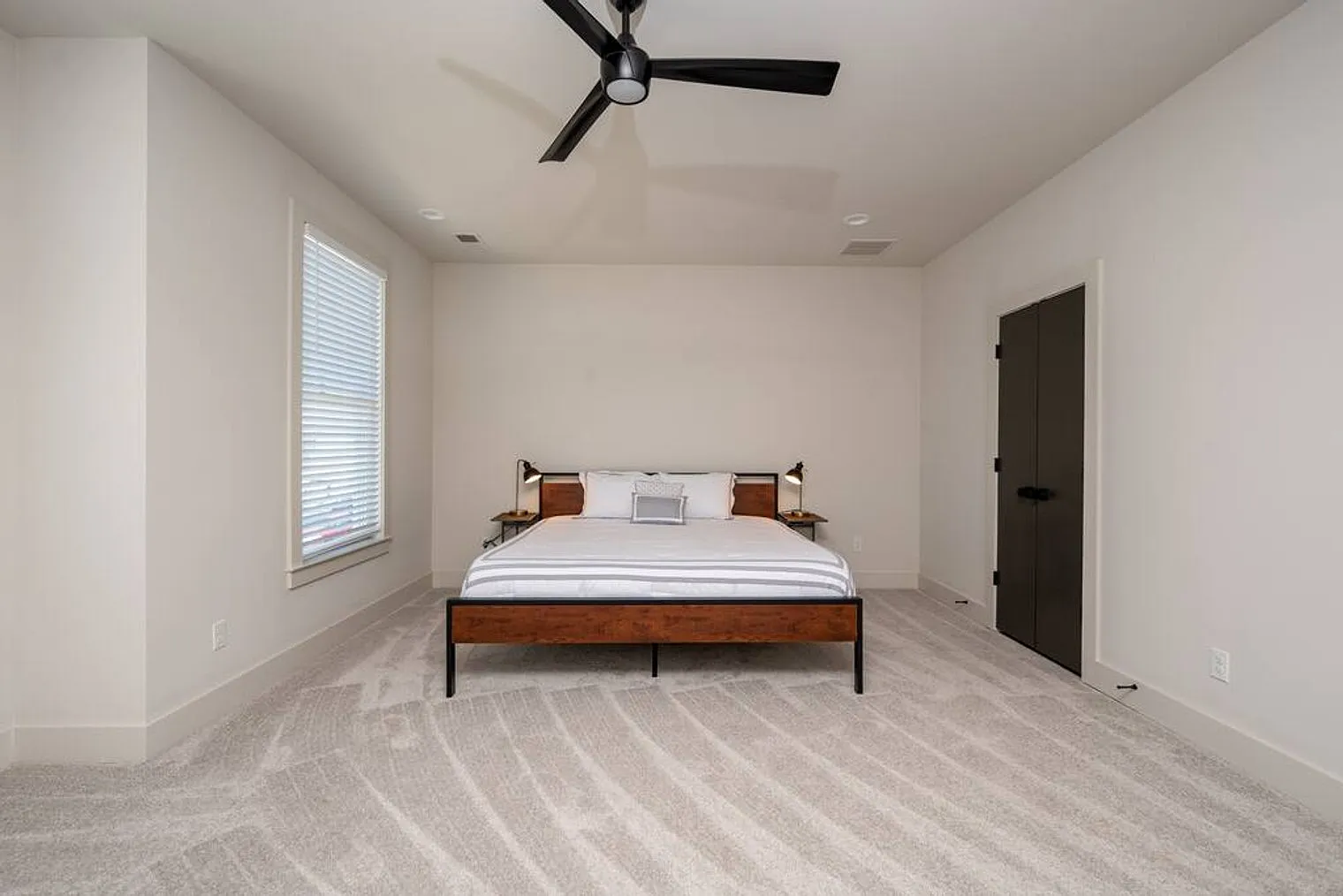 3 bed, 2.0 bath, $4,087 — Photo 4