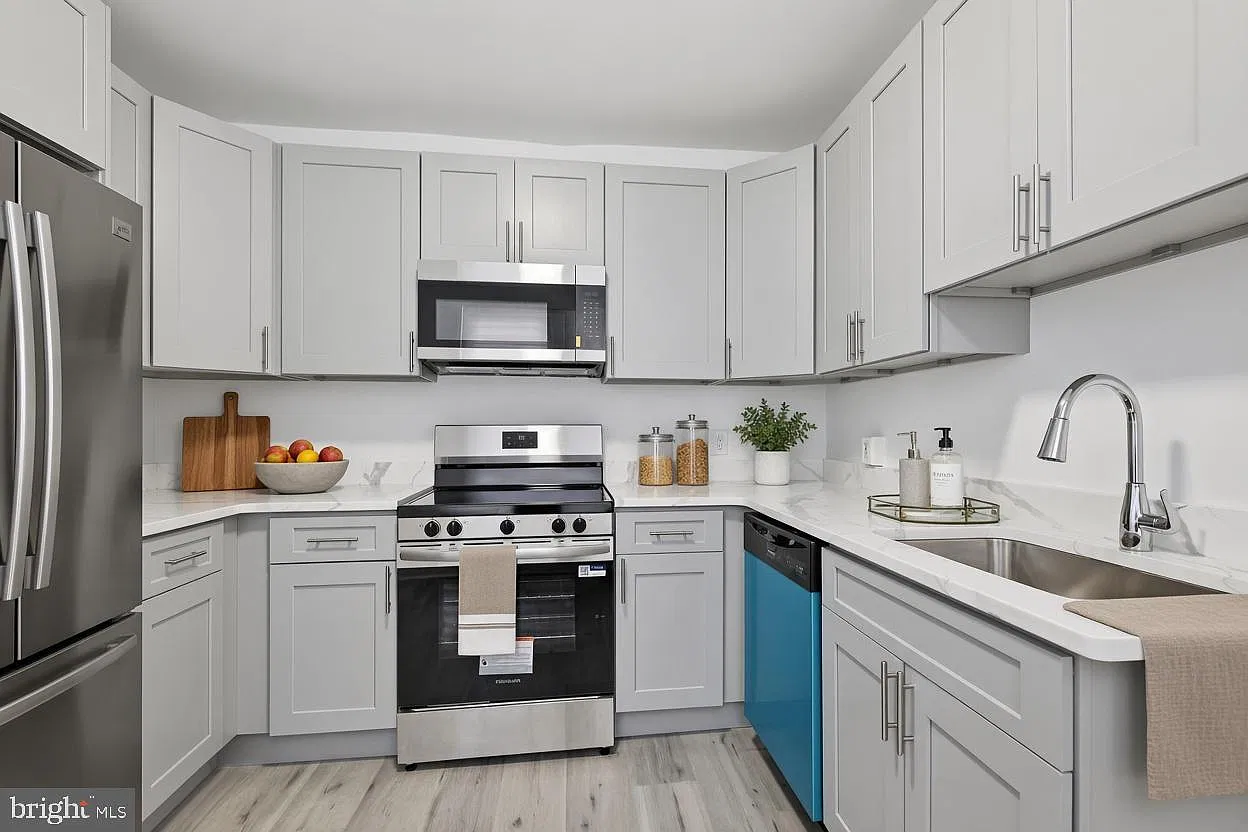 3 bed, 1.0 bath, 1200 sqft, $1,750 — Photo 3