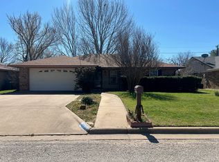 1319 Fairway Dr, Graham, TX 76450