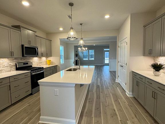 4th image of 252 Village Walk Dr