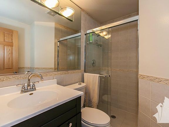 4th image of 3035 N Lakewood Ave