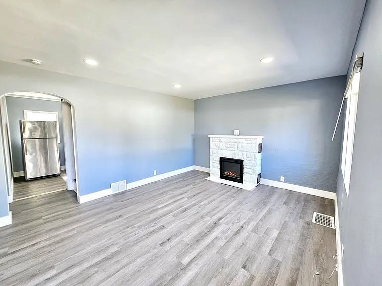 240 Adamson St — Photo 5
