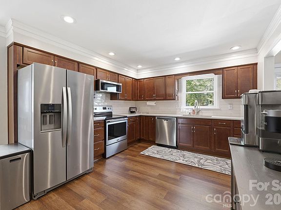 2nd image of 13657 Idlewild Rd