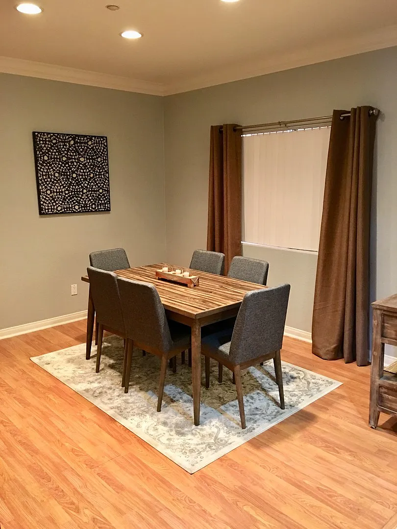 Stylish Fully Furnished 3BR/2BA Home in Charming Hillcrest — Photo 2