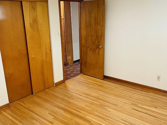 4th image of 160 Joseph Dr Floor 2
