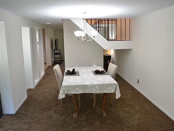 5th image of 6636 N Berkley Sq #G-6