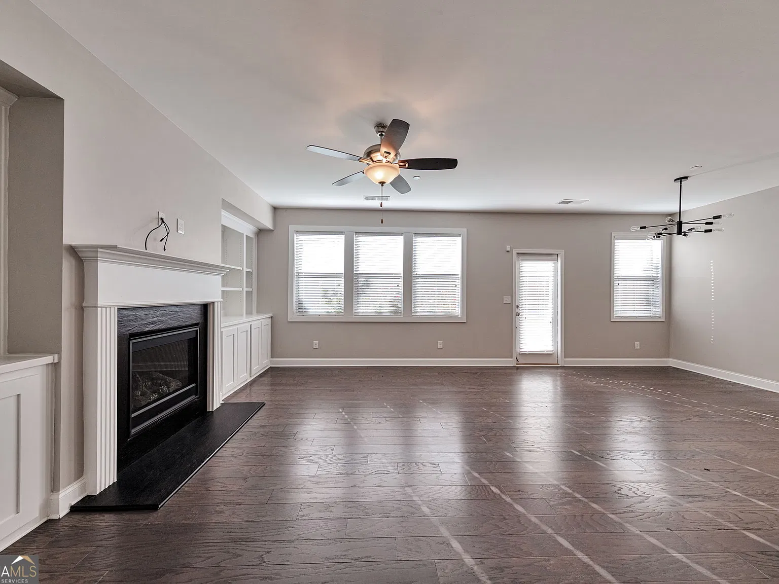 3 bed, 2.5 bath, 1829 sqft, $3,050 — Photo 3