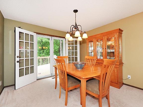 4th image of 669 Laura Ct