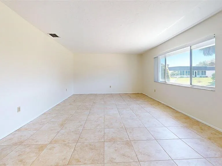 1213 Glen Oaks Dr E — Photo 20