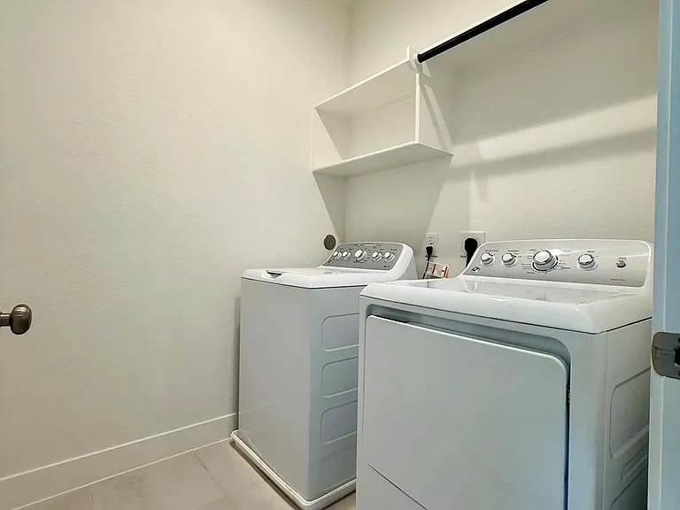 1539 Crystal Stream Dr — Photo 30