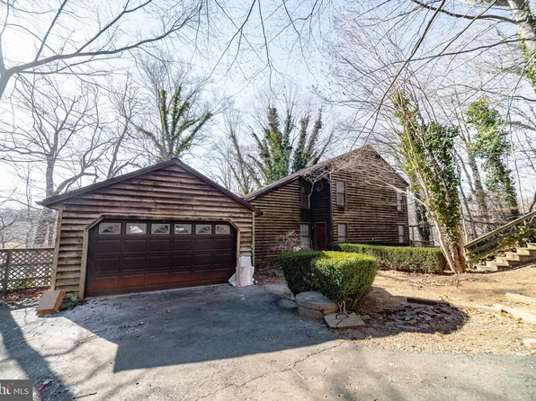 10754 Lake Forest Dr, Manassas, VA 20112