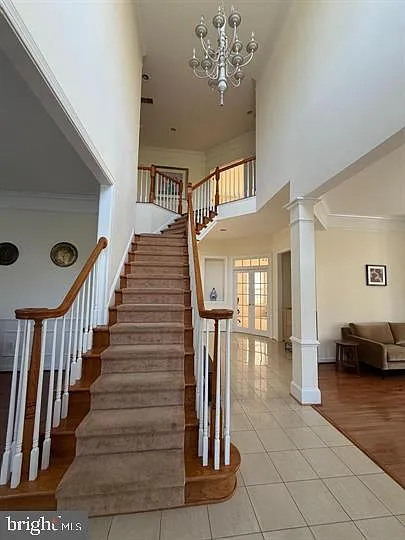 5 bed, 4.5 bath, 6124 sqft, $5,950 — Photo 2