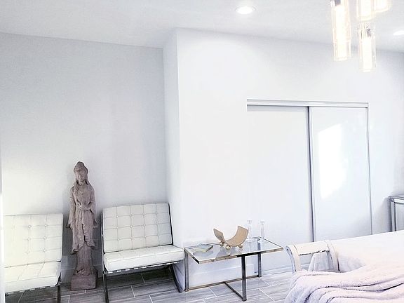 Guest house sitting area 