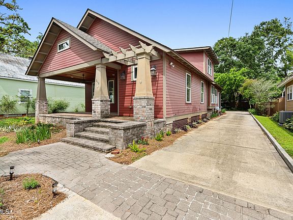 3rd image of 210 Seal Ave