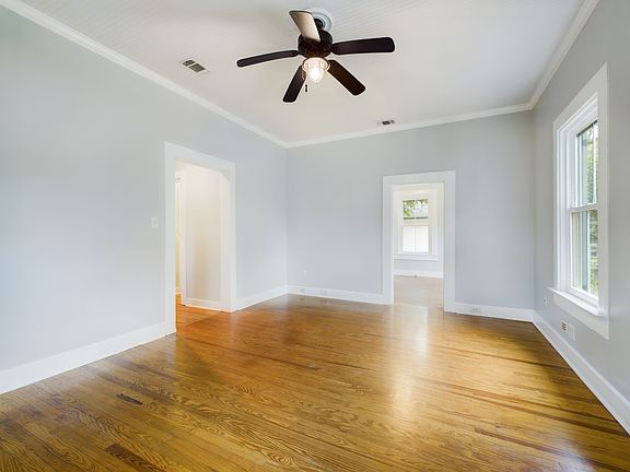 3rd image of 3007 E Gadsden St