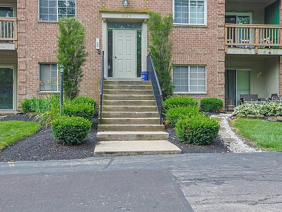 3rd image of 1625 W Augusta Blvd