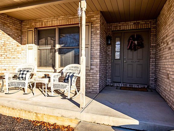 3rd image of 5516 Glen Ct