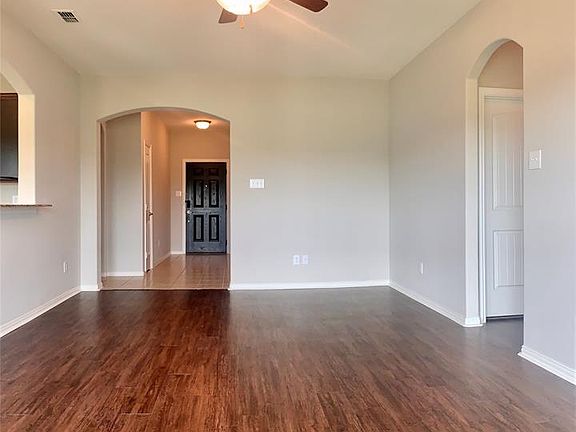 4th image of 320 Windmill Ct