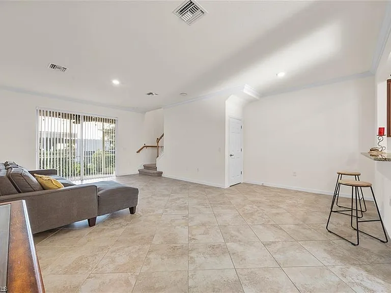 2707 Blossom Way — Photo 5