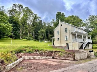 11 Golf Rd, Barnesville, PA 18214