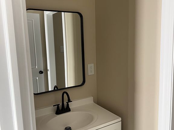 5th image of 110 Railroad Ave #8