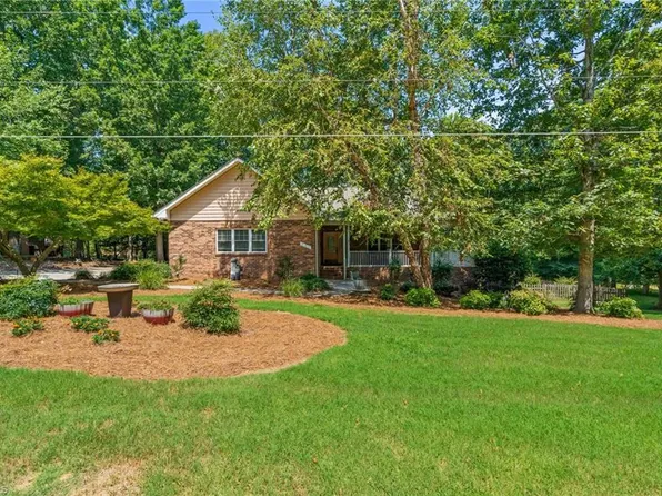 521 Dogwood Dr, Liberty, NC 27298