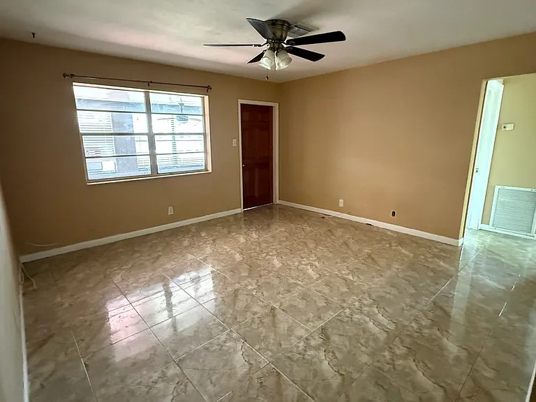 6240 SW 22nd Ct — Photo 11