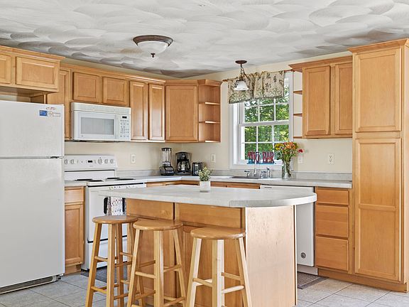 5th image of 66 Meadowrue Trl