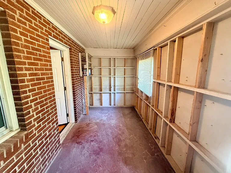 1914 Cherokee Dr — Photo 18