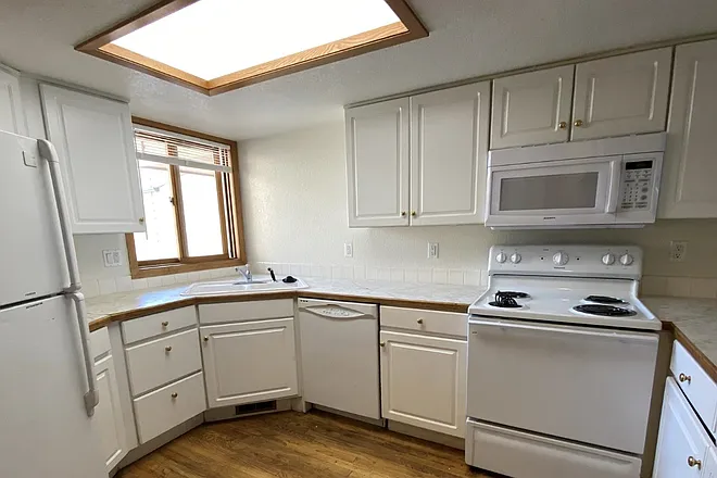 1 bed, 400 sqft, $1,395 — Photo 2