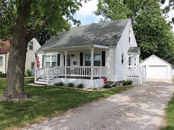 912 N Sangamon Ave, Gibson City, IL 60936